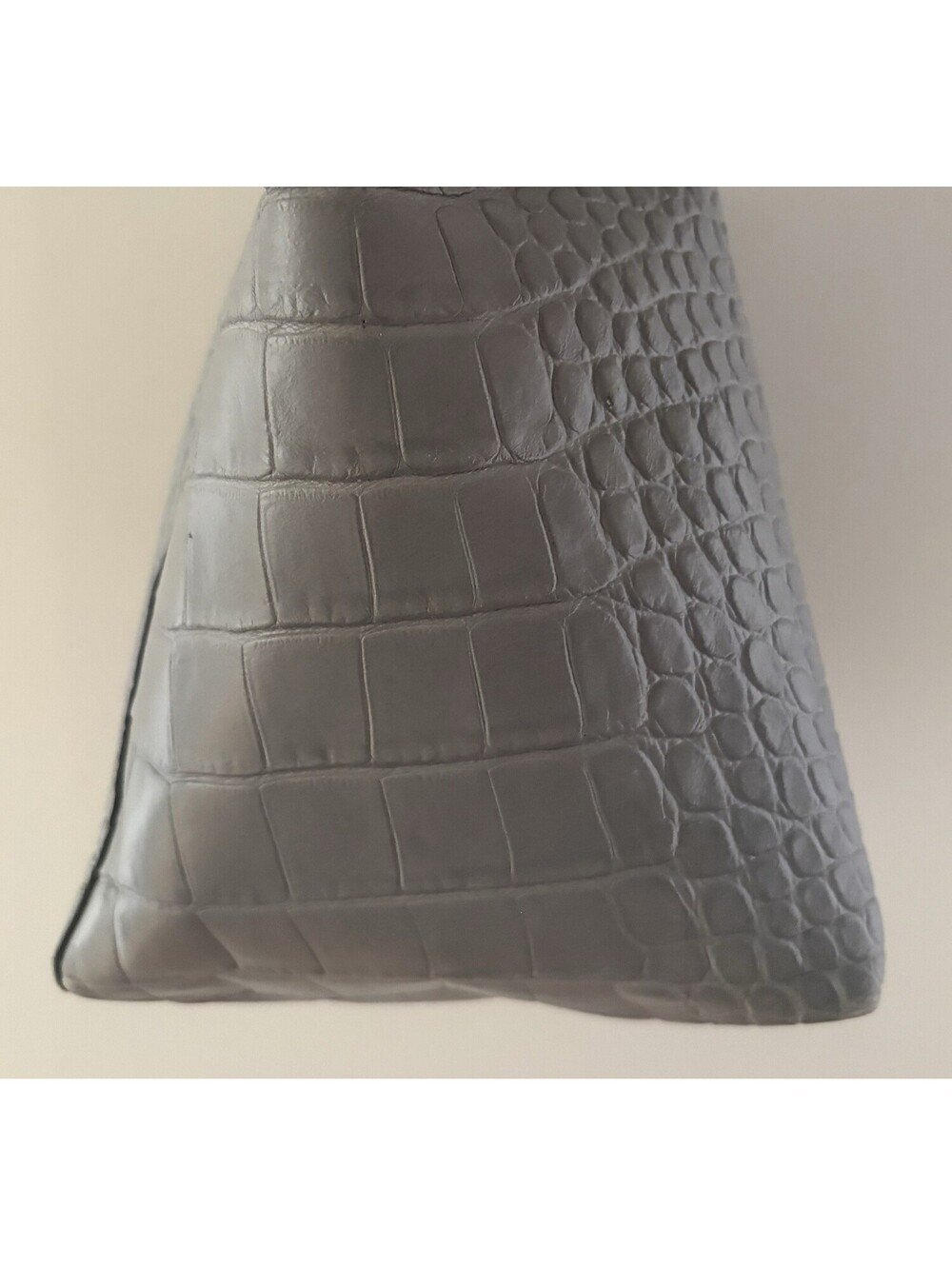 Vince. Gray Croc Embossed Large Tote Bag Magnetic Closure w/ Pouch Silver HW - Picture 7 of 9